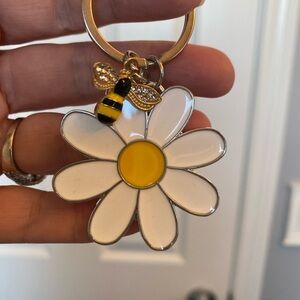 White and Yellow Daisy Keychain with Bee Charm